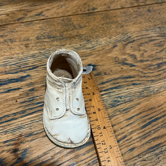 VINTAGE CERAMIC BABY SHOES – WHITE GLAZED – DECOR COLLECTIBLE - Picture 7 of 7